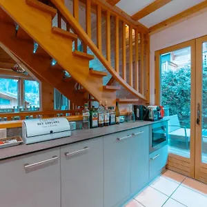 Muguet Gauche With Hot Tub Sleeps 10 , Morzine France