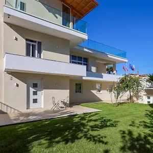 Mimani 2 , Berat Albania